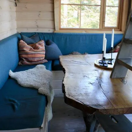 Dağ evi Tretopphytter Pa Grensen - Elghytta Med Robat Og Gjeddefiske Halden