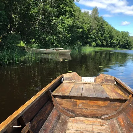 Dağ evi Tretopphytter Pa Grensen - Elghytta Med Robat Og Gjeddefiske Halden